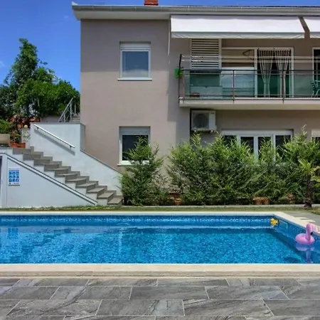 Pjacal Ii Mit Privatem Pool In בית נופש פולה