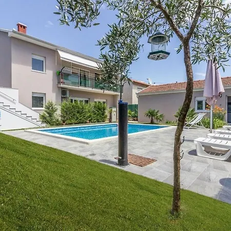 בית נופש Pjacal Ii Mit Privatem Pool In *