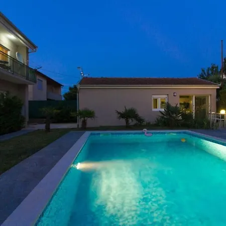 בית נופש Pjacal Ii Mit Privatem Pool In פולה