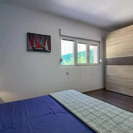 Pjacal Ii Mit Privatem Pool In Nyaraló *